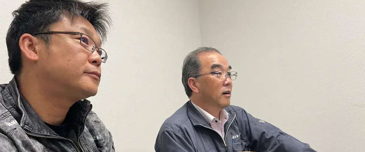 インタビューの様子（左から工事グループ課長の永易様、代表取締役の平岡様）